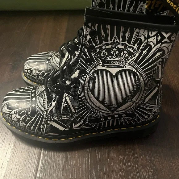 Doc Marten’s Playing Card Backhand Limited Edition Boots - Picture 2 of 5